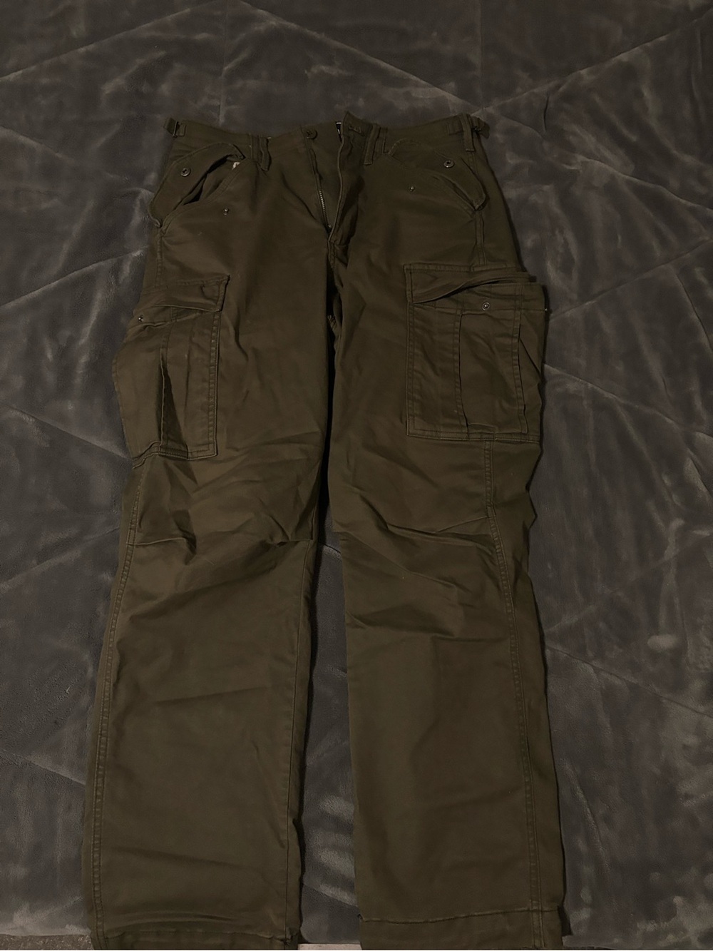 GAP Men's Cargo Pants in Olive